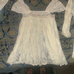 Chic Off-Shoulder Lace Dress